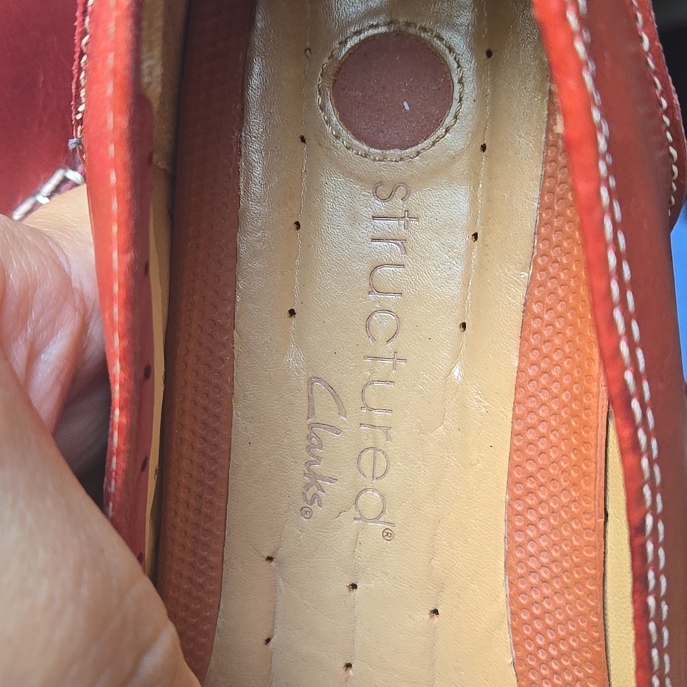 Clarks Structured Women's Red Flats with Stitch Detail - Picture 2 of 4